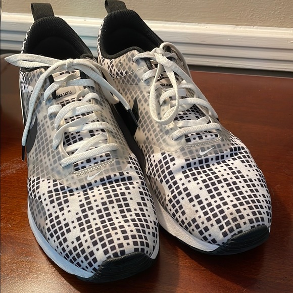 Nike Air Max Tavas running shoes - Picture 1 of 6